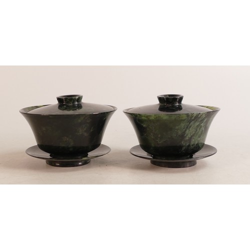 1663 - A pair of Spinach Jade bowls with lid and stand. Height: approx. 6cm (2)