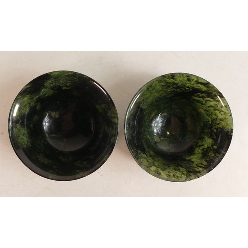 1663 - A pair of Spinach Jade bowls with lid and stand. Height: approx. 6cm (2)