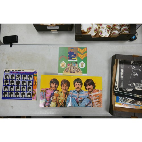 1678 - A collection of nice condition Vinyl Beatles LP's including Magical Mystery Tour Stereo PCTC 255 (wi... 