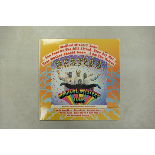 1678 - A collection of nice condition Vinyl Beatles LP's including Magical Mystery Tour Stereo PCTC 255 (wi... 