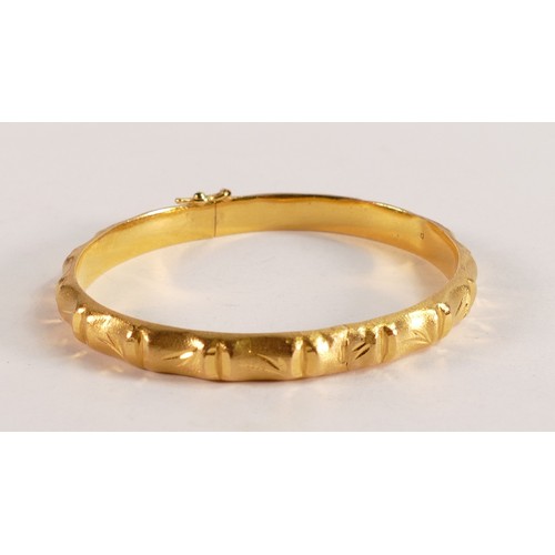 2098 - 22ct gold bangle, 18.4g.