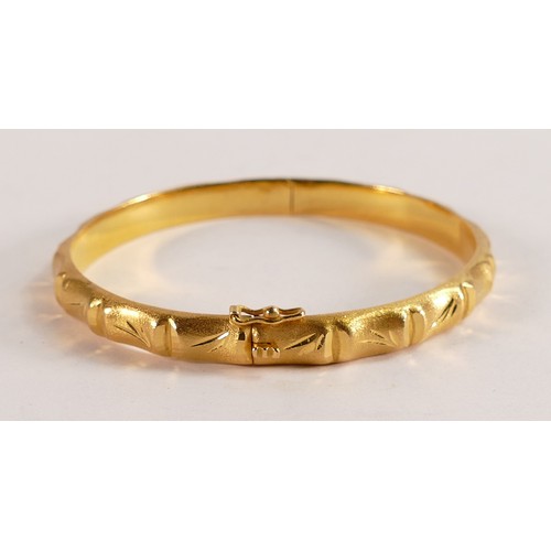 2098 - 22ct gold bangle, 18.4g.