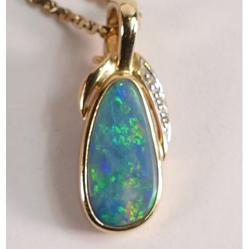 2102 - 9ct gold Opal pendant & chain, 8.1g.