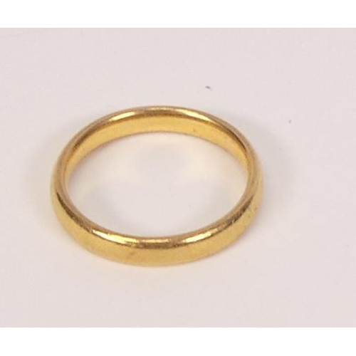 767 - 22ct gold wedding ring, size I, 3.4g.