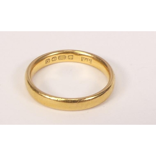 767 - 22ct gold wedding ring, size I, 3.4g.