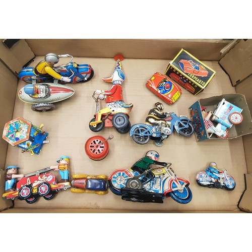 572 - A collection of vintage and more modern tin plate toys to include motorbikes, cars, carousel etc (1 ... 