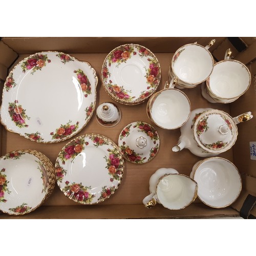 448 - Royal Albert Old Country Roses pattern tea and dinner ware items to include 6 tea trios, cake plate,... 