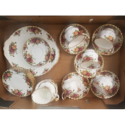 453 - Royal Albert Old Country Roses pattern items to include 1 cake plate, 6 side plates, 6 saucers, 5 te... 