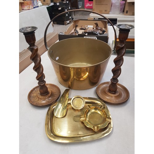 478 - Large brass jam pan together with a pair of oak barley twist candlestick holders, brass ashtray, wei... 