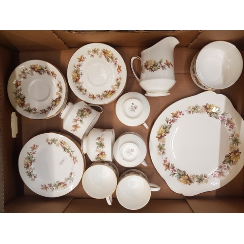 532 - Royal Standard 'Lyndale' pattern tea set, 6 cups, 6 saucers, 6 side plates, cake plate, milk jug and... 