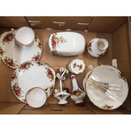 533 - Royal Albert Old Country Roses pattern items to include a planter, vases, 2 x tennis cup and saucer ... 