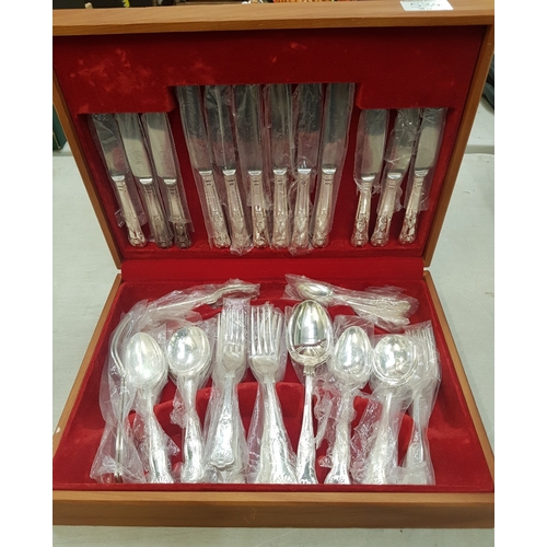 534 - Sheffield made silver plated cased cutlery set, appears to be unused and complete.