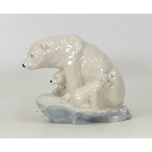 231 - Wade Winter Wonderland Mother Polar Bear & Cub, boxed