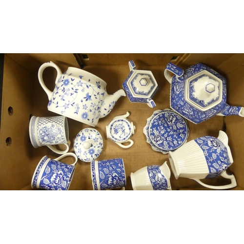 16 - Spode afternoon tea ware to include Floribunda jug, teapot & stand, sugar bowl, milk jug, tankards, ... 