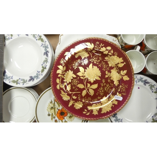 18 - A mixed collection of items to include Wedgwood ruby tonquin plate, Royal Albert cake plates, Royal ... 