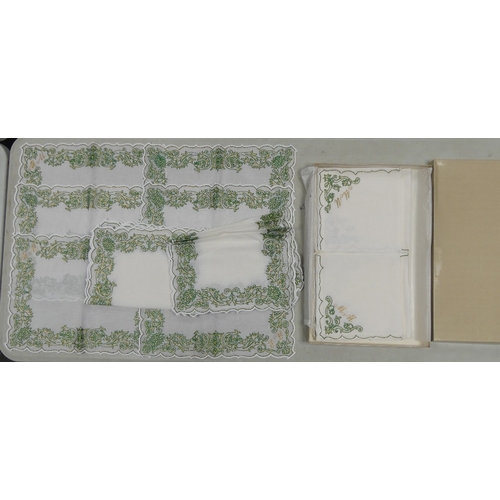 14K - A Collection of De Lamerie Robert Adam Pattern Placemats and Napkins in Green Colours with Gold Thre... 