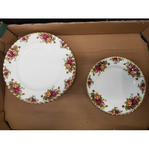 566 - Royal Albert Old Country Roses pattern dinnerware items to include 6 dinner plates and 6 salad plate... 