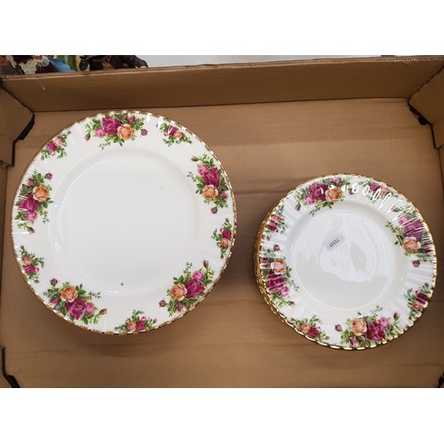 568 - Royal Albert Old Country Roses pattern dinnerware items to include 7 dinner plates and 7 salad plate... 