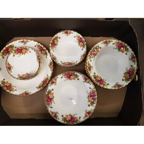 570 - Royal Albert Old Country Roses pattern dinnerware items to include 11 rimmed soup bowls, 3 cereal bo... 