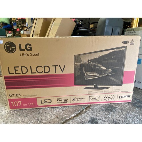 561 - LG 42'' LED/LCD TV brand new in box