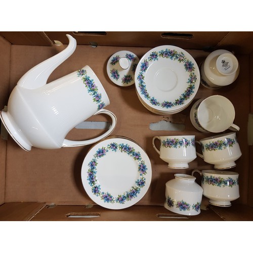 589 - Royal Standard Carnival pattern tea/coffee ware items to include 6 cups, 6 saucers, 6 side plates an... 