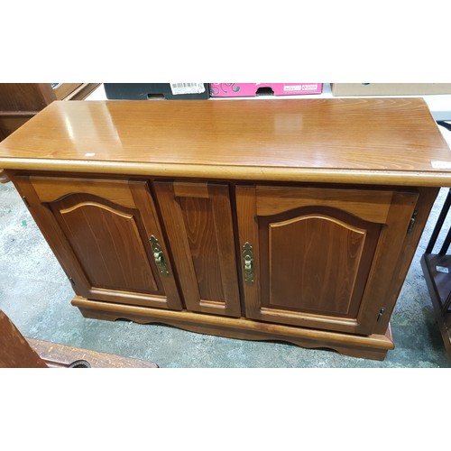 614 - 20th Century 2 Door Oak Veneered Sideboard 120cm W