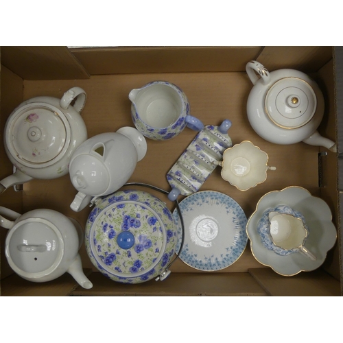 130 - A collection of Shelley tea ware to include patterns blue floral biscuit barrel, jug and toast rack,... 