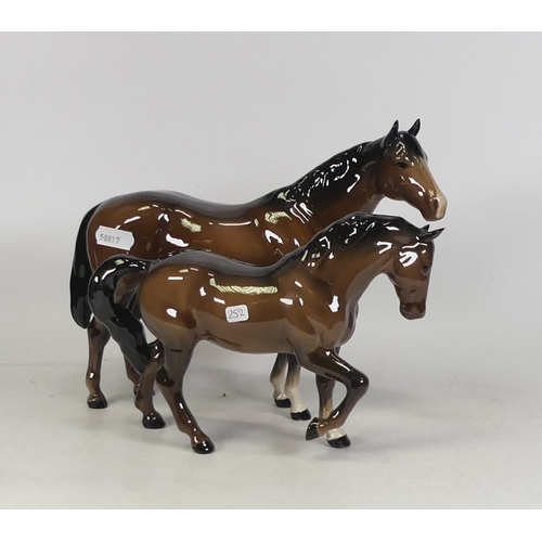 252 - Beswick Hunter 260 and Stocky Jogging Mare 855 (2)