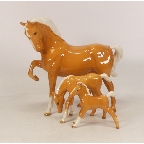 256 - Beswick Palomino Grazing foal 946, foal 997 and Head tucked Horse 1549 (3)