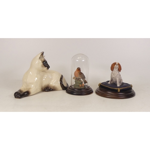 275 - Beswick Siamese 1558 cat together with Country Artists King Charles Spaniel and unmarked Robin in gl... 