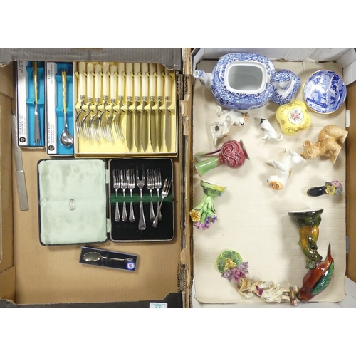 93 - A mixed collection of items to include cased cutlery, Spode Italian blue and white tea pot and trink... 