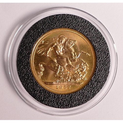 75 - QEII gold full sovereign coin, 1957, 8g.