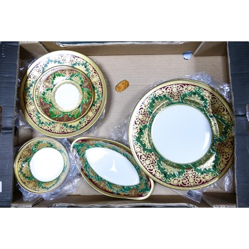 312 - De Lamerie Fine Bone China heavily gilded Majestic Marble Green & Crimson patterned dinner ware to i... 