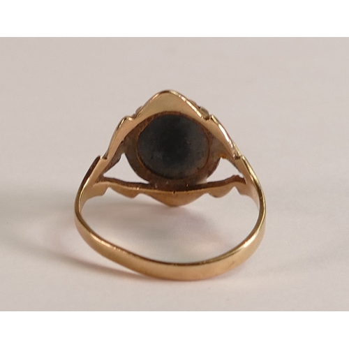 806 - 9ct gold ring set with black onyx stone, size K,2.3g.