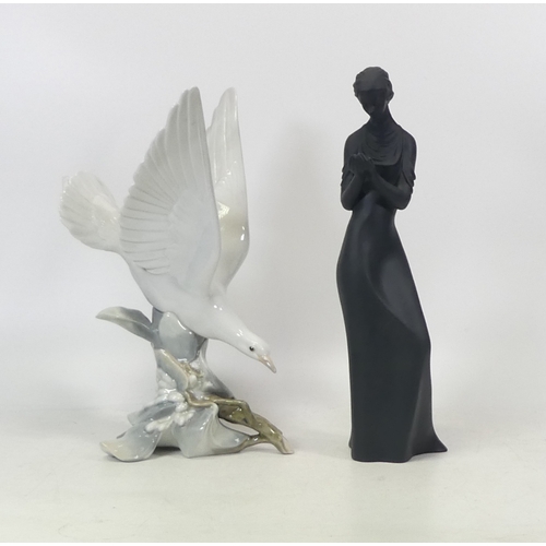 295 - Two Figures to include Lladro Turtle Dove 4550 and a Royal Doulton Tenderness HN2714 (2)