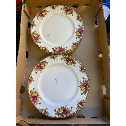 148 - Royal Albert Old Country Roses pattern Dinner plates x 12