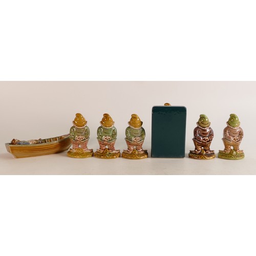 42 - Irish Wade Leprechauns: a collection of Leprechauns including bookend, five figures and a rare man i... 