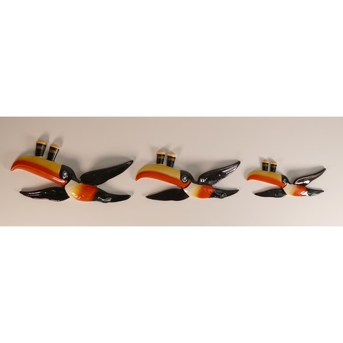 70 - Carlton Ware Flying Toucans set of three C1957 (15cm, 21cm and 25cm) (3)