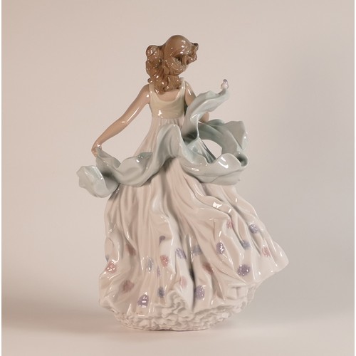 200 - Lladro figure Summer Serenade 6190, h.32cm, boxed.