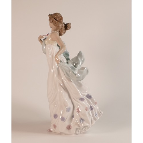 200 - Lladro figure Summer Serenade 6190, h.32cm, boxed.