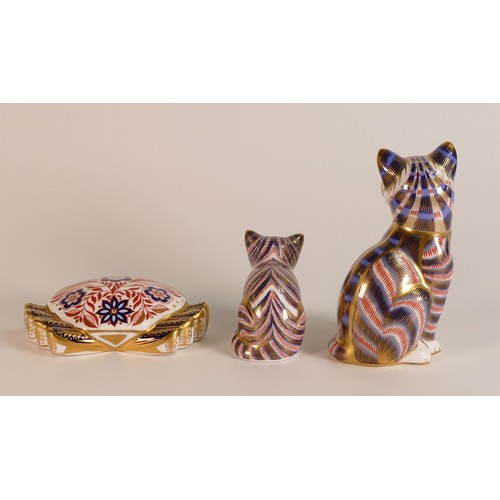 434 - Three Royal Crown Derby paperweights to include seated cat, kitten and crab. All gold stoppers. (3)