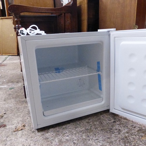 662 - Small LEC Upright Fridge Model number U50052W. With 1 internal shelf
Height 48cm