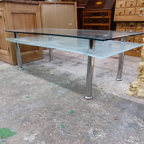 667 - Modern curved 2 tier glass coffee table
Height 42cm