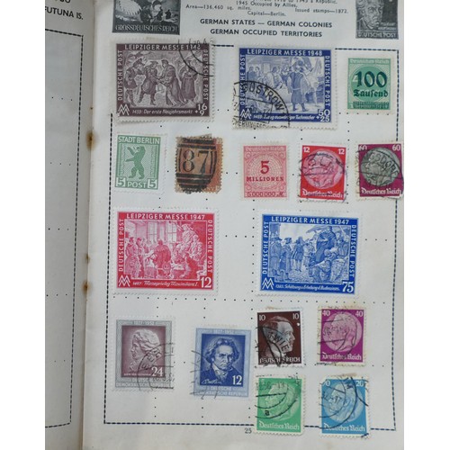 559 - A collection of old stamps comprising 3 albums of stamp of the world.