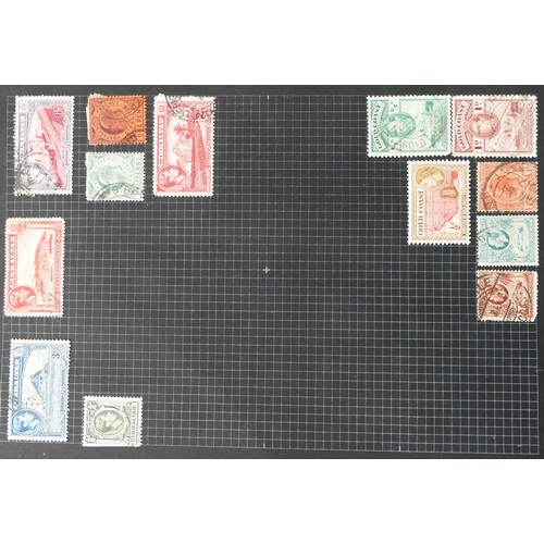 559 - A collection of old stamps comprising 3 albums of stamp of the world.