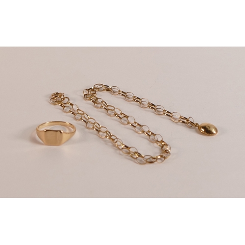 709 - 9ct gold coffee bean pendant and chain,2.3g and 9ct signet ring, size L,2.1g.