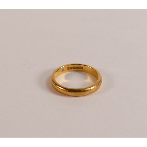 731 - 22ct gold wedding ring, size M/N, 4.8g.