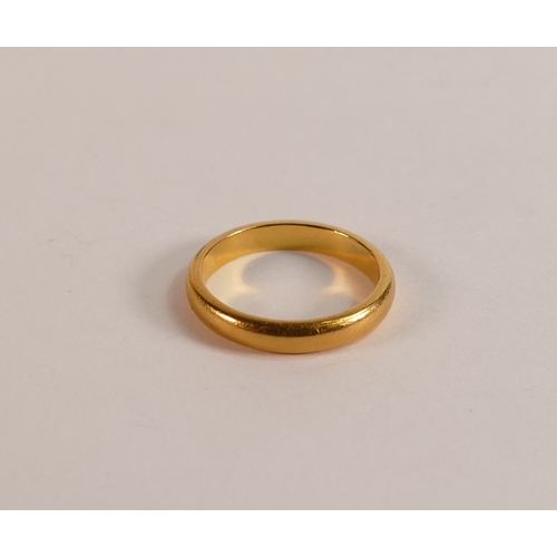 731 - 22ct gold wedding ring, size M/N, 4.8g.