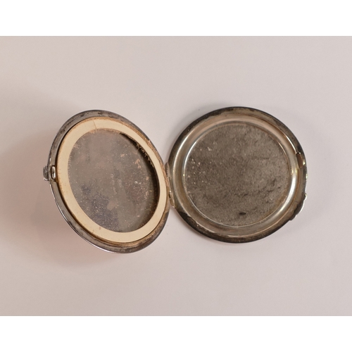 745 - Silver compact, diameter 7cm,65.8g.