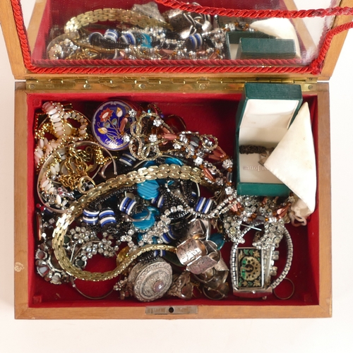 726 - A collection of vintage ladies costume jewellery including various Silver items including bracelet p... 